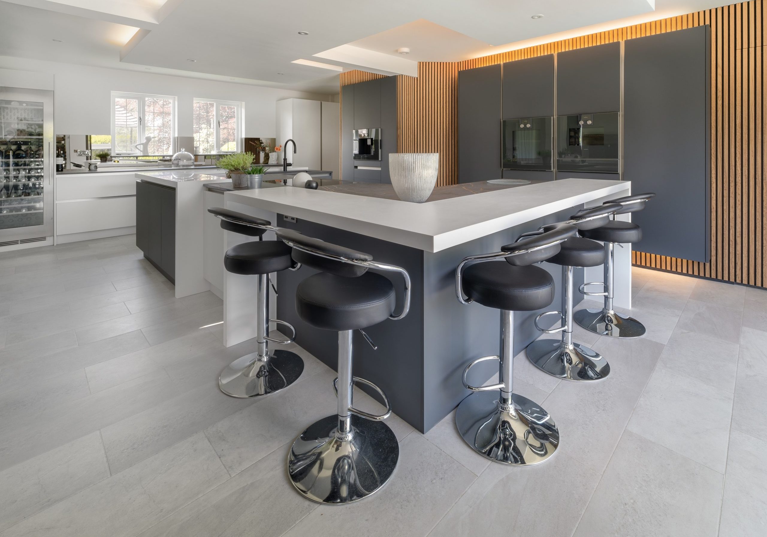 SUTTON SCOTS GREY & GRAPHITE & ACUPANEL SLATS ISLAND STOOLS SUTTON SCOTS GREY & GRAPHITE & ACUPANEL SLATS ISLAND STOOLS