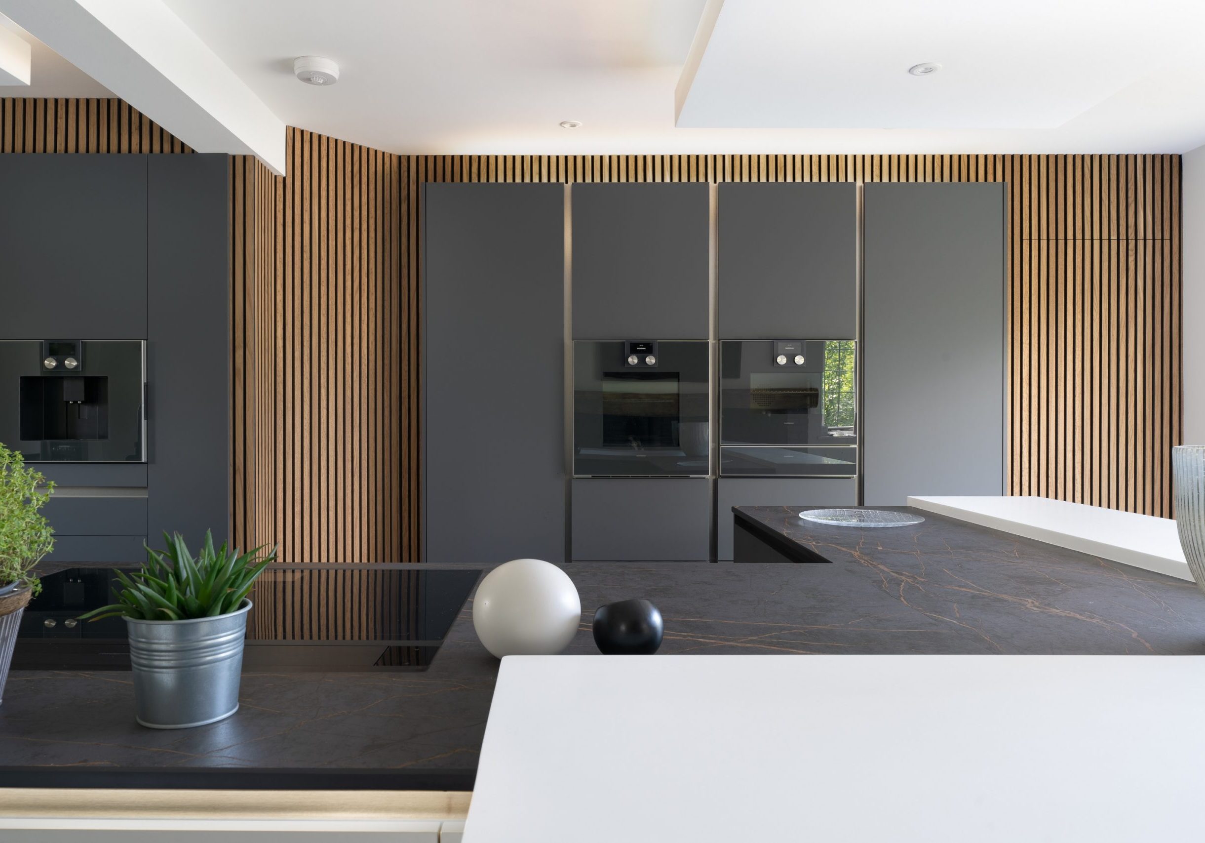 SUTTON SCOTS GREY & GRAPHITE & ACUPANEL SLATS OVENS